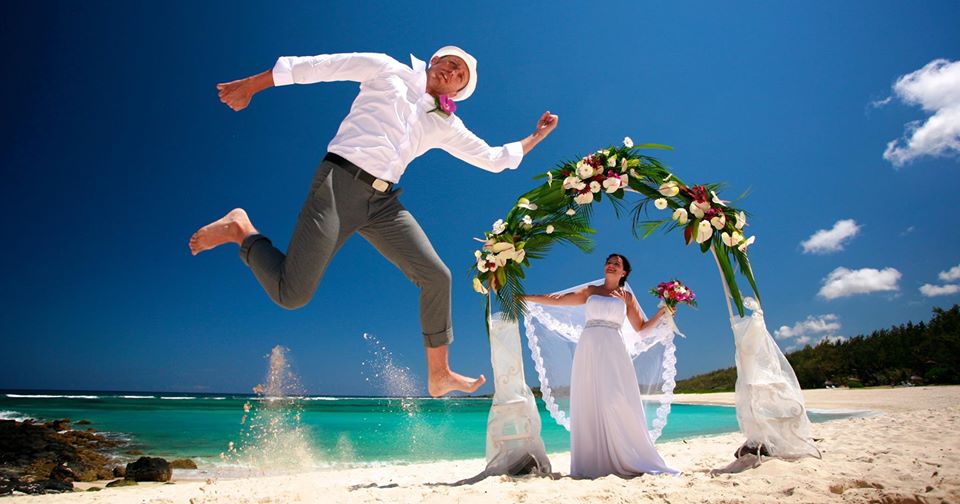 Beach wedding photographer Mauritius Bot for Facebook Messenger